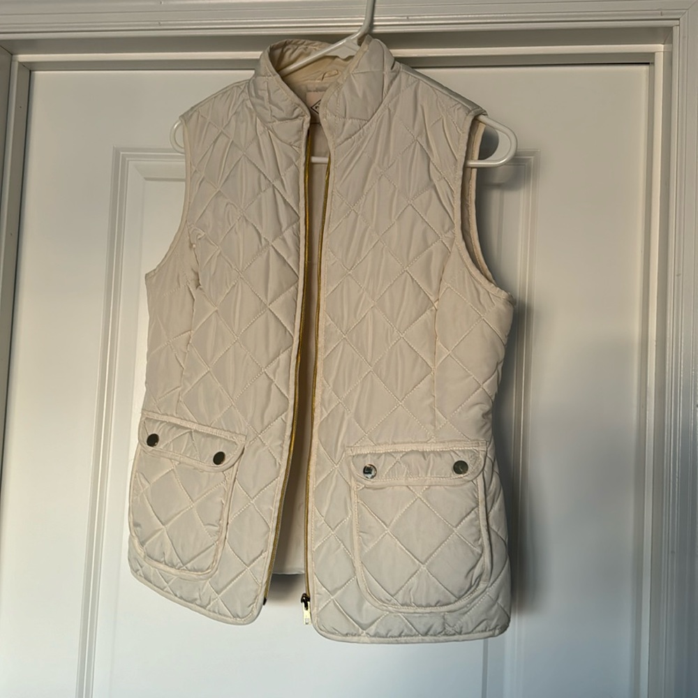 St. John’s bay white quilted vest